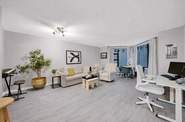 Building Photo - 401 E Ontario St