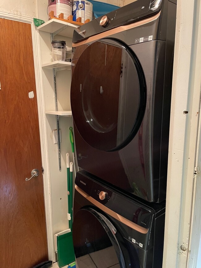 Building Photo - 1425 Madison St