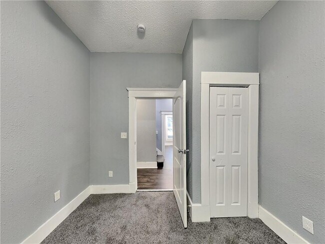 Building Photo - 735 Dill Ave SW