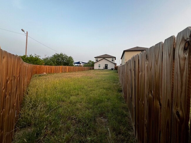 Building Photo - 5626 Encanto Dr