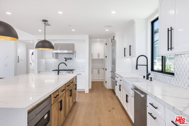 Building Photo - 926 17th St