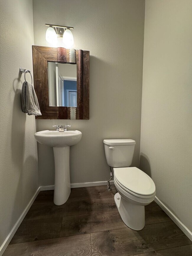 Building Photo - Beautiful 4 Bedroom Home in SE Bend!