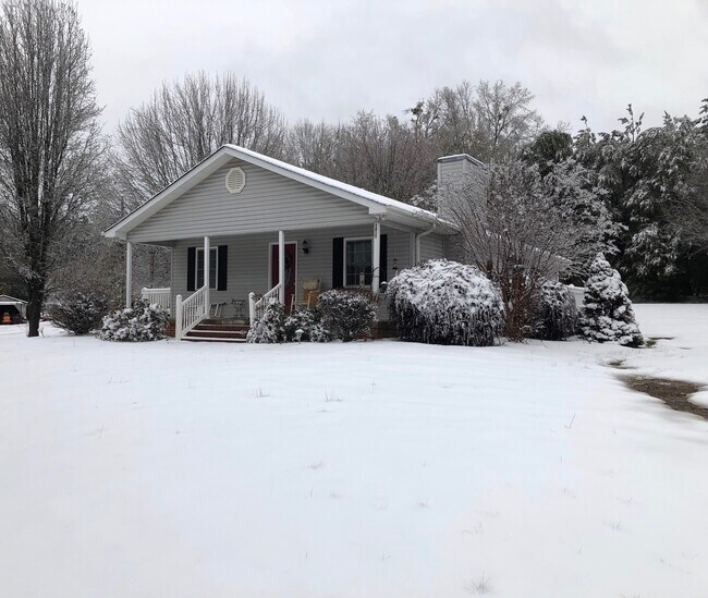 Building Photo - 1619 Cedar Rock Church Rd