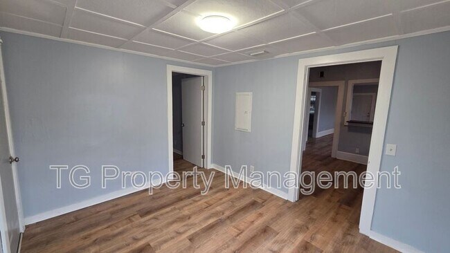 Building Photo - 1735 Brackland St