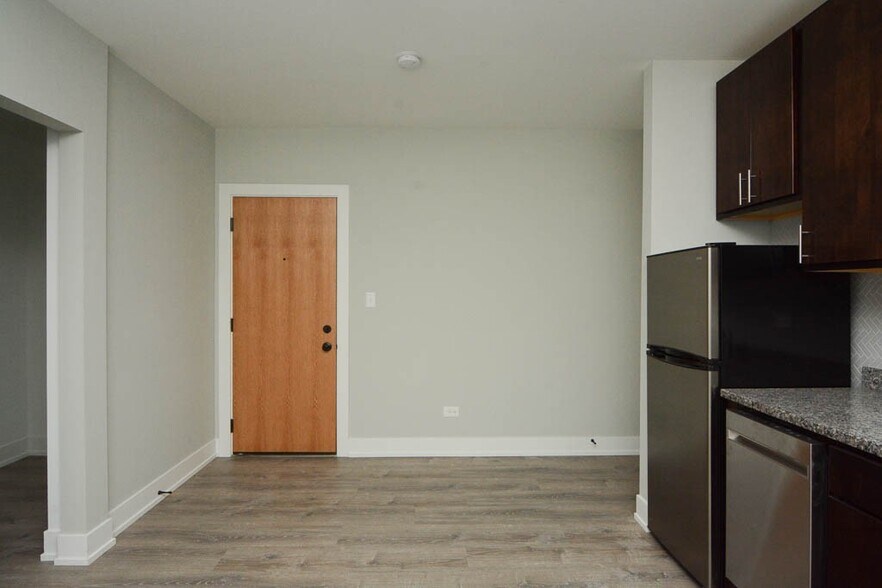 Building Photo - 434.5 W Belden Ave