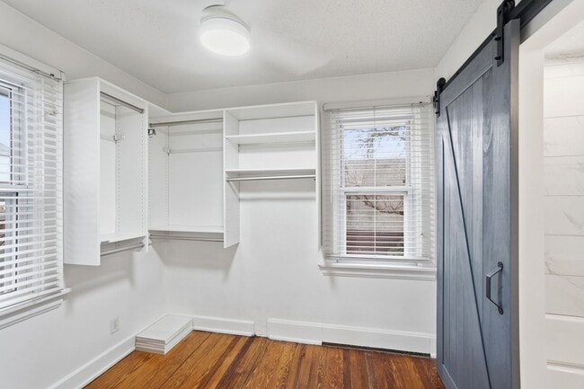 Building Photo - 2 Bed 2 Bath in Oakley!