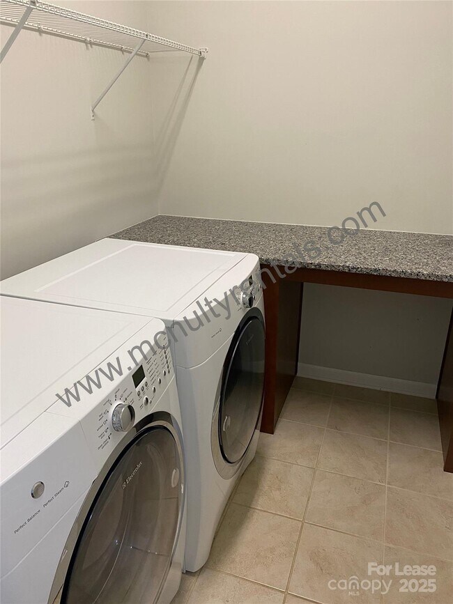 Building Photo - 4221 Courtly Ln