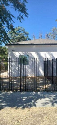 Building Photo - 918 Monterey St