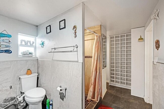 Building Photo - 2000 Jackson St