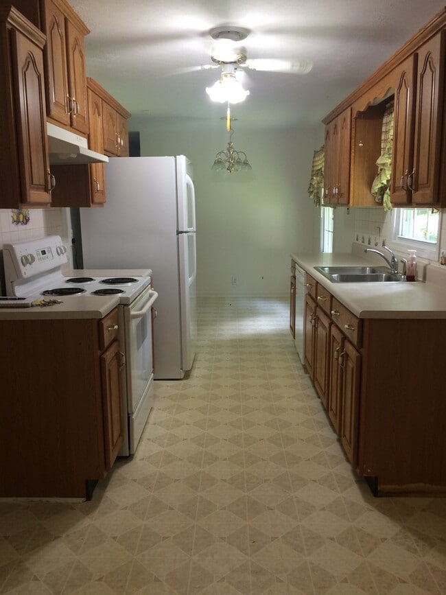 Building Photo - 304 Vann St SW