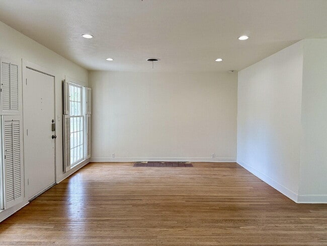 Building Photo - 2832 24th St