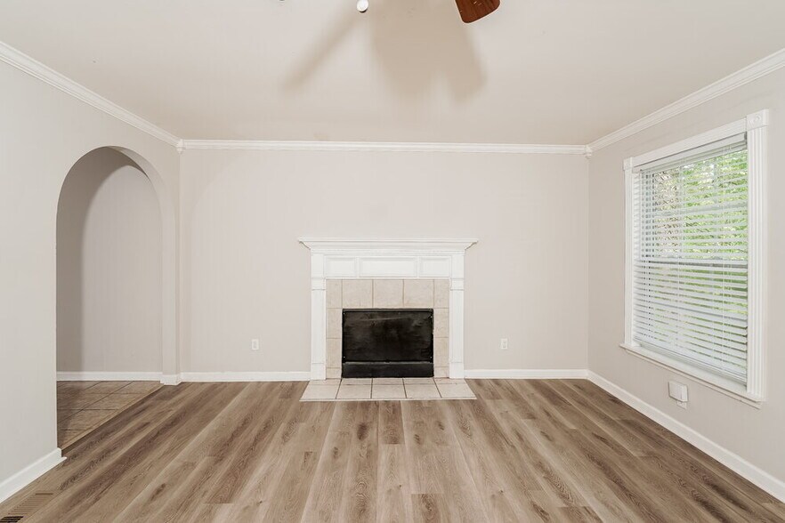 Building Photo - 705 13th Ct NW