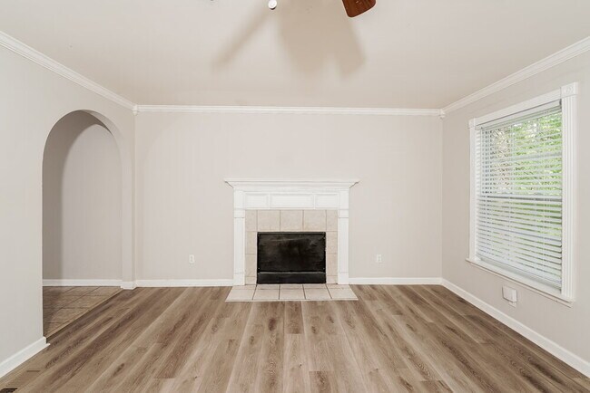 Building Photo - 705 13th Ct NW