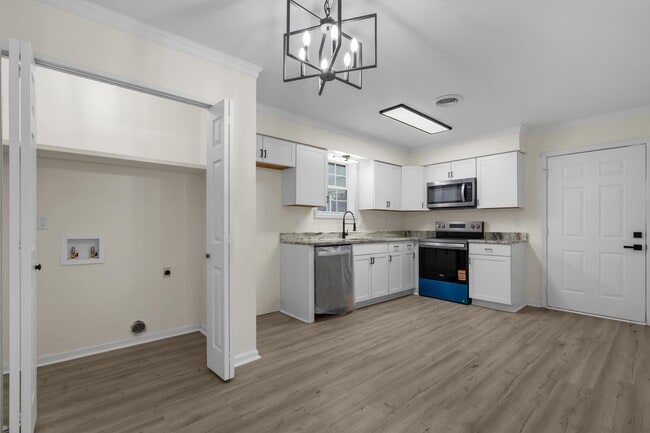 Building Photo - 1114 Temple St