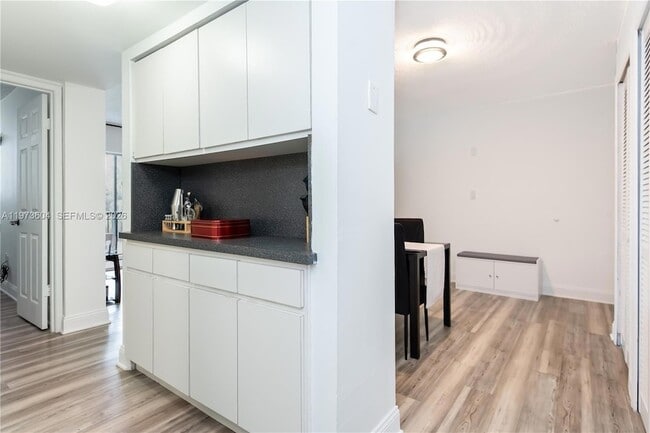 Building Photo - 8889 Fontainebleau Blvd