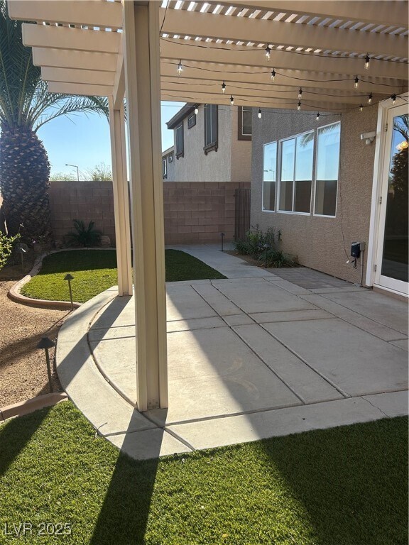 Building Photo - 10874 Mallorca Ave