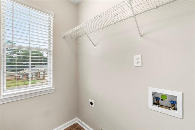 Building Photo - 19 Piedmont Ln