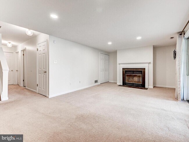 Building Photo - 29 Tenby Ct