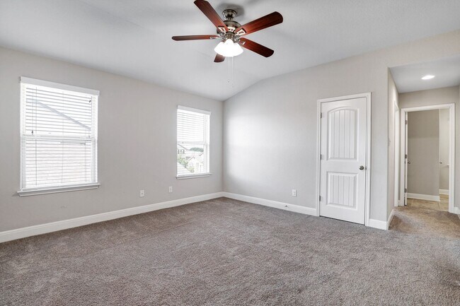Building Photo - STEUBING FARM - ENCLAVE! 3BD/2.5BA Immaculate - Must See!!