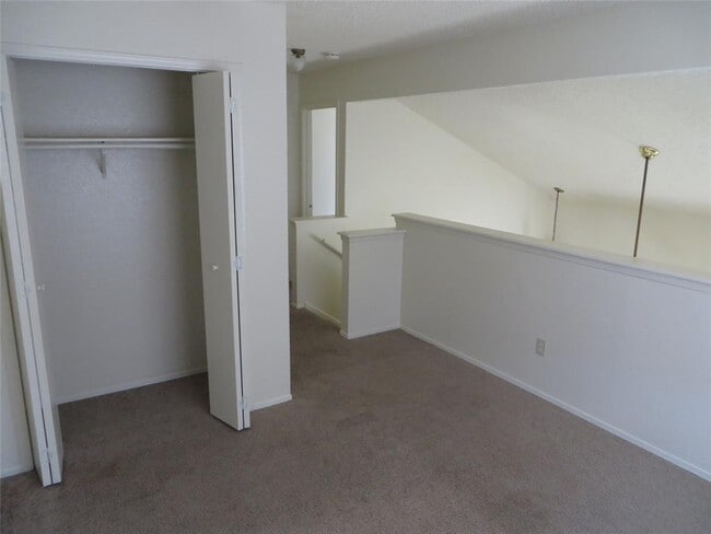 Building Photo - 2217 Katy Ln