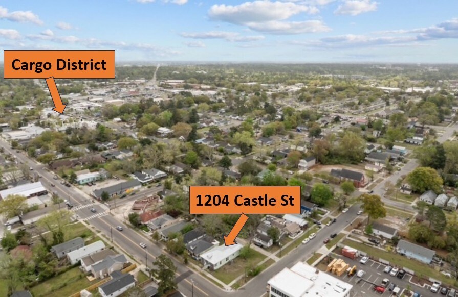 Building Photo - 1204 Castle St