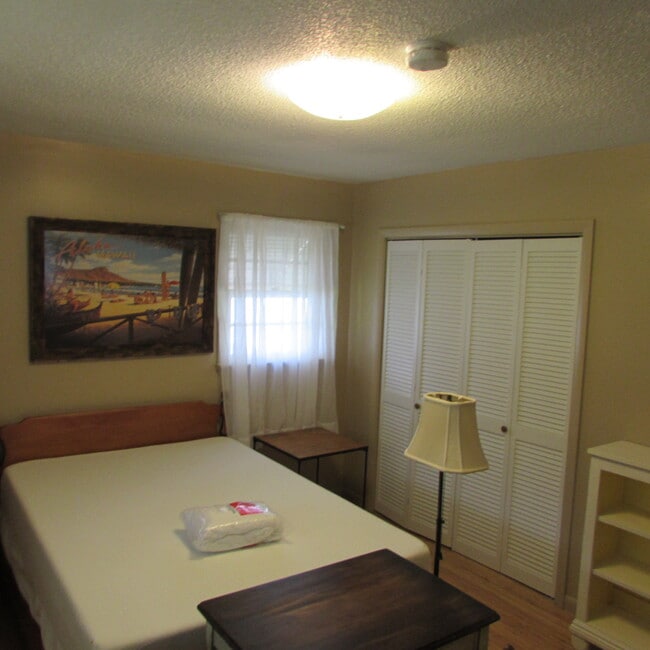 Building Photo - Fully Furnished Apartment