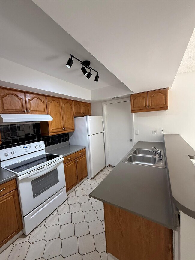 Building Photo - 7427 SW 13th St