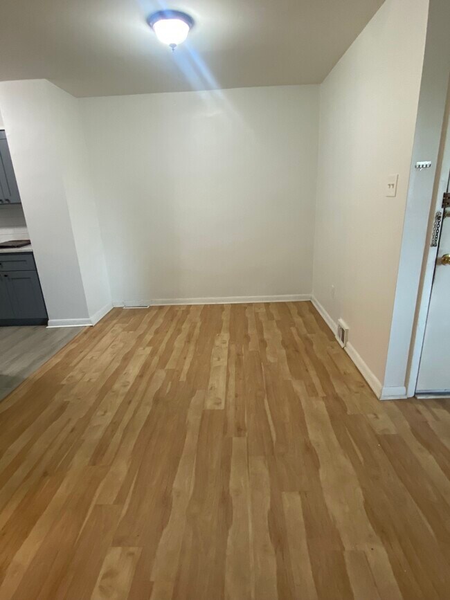 Building Photo - 2638 Daphne Rd