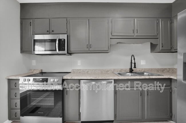 Building Photo - 3304 Redfox Rd