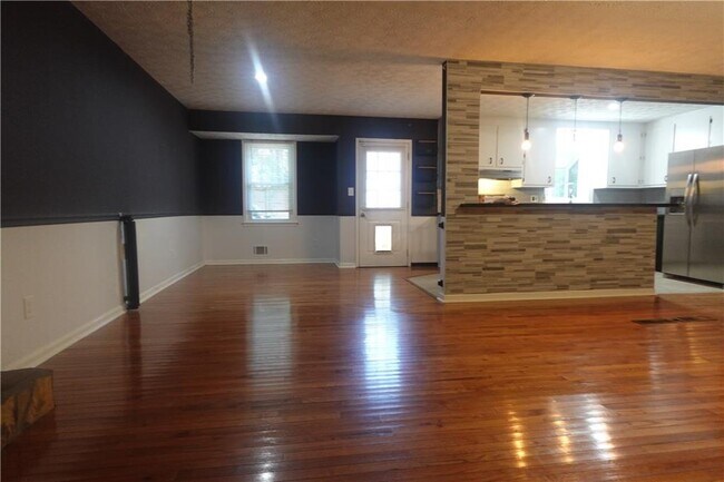 Building Photo - 3820 Menloe Way