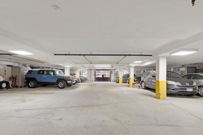 Building Photo - 1331 Grand St