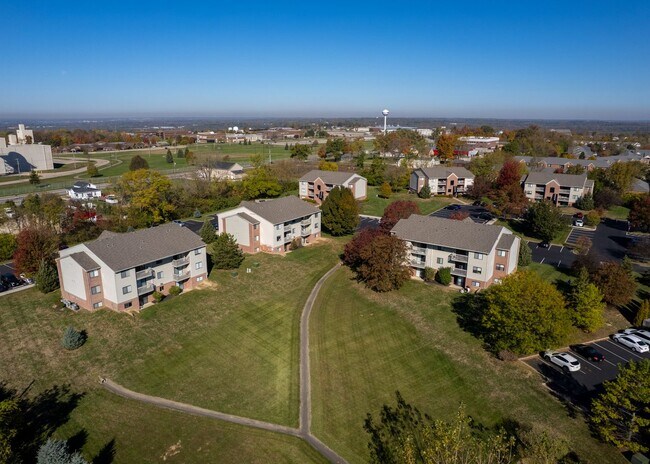 Building Photo - 3949 Laurel Dr