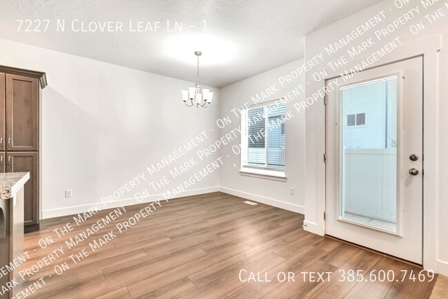 Building Photo - 7227 N Clover Leaf Ln
