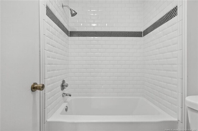 Building Photo - 920 Inglewood Ln