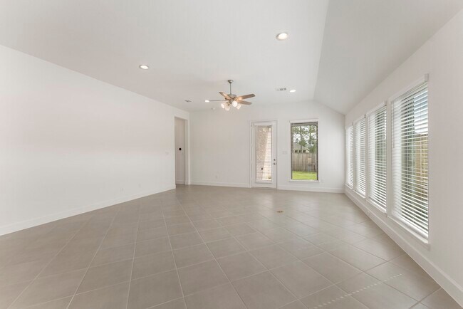 Building Photo - 26545 Pioneer Pointe Ct