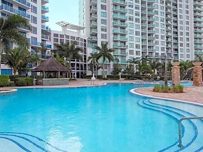 Building Photo - 2  Bedroom 2 baths Unfurnished Luxury Condo in Sunrise, Florida - Great Rental Price!