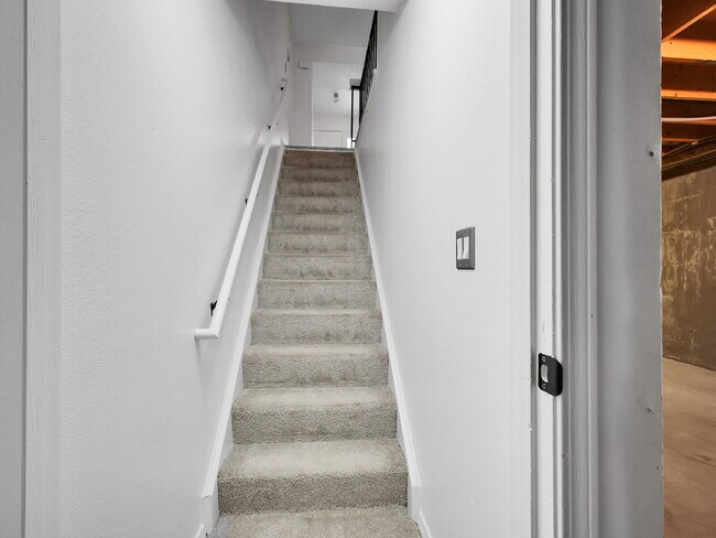 Building Photo - $2,395.00 2 bed, 2.5 bath townhome located...