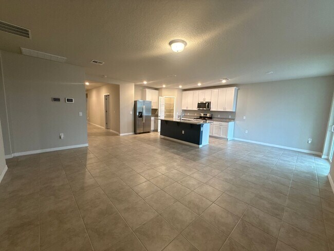 Building Photo - Stunning 4-bedroom, 3-bathroom, 2-stall garage, home. The only thing missing is you.