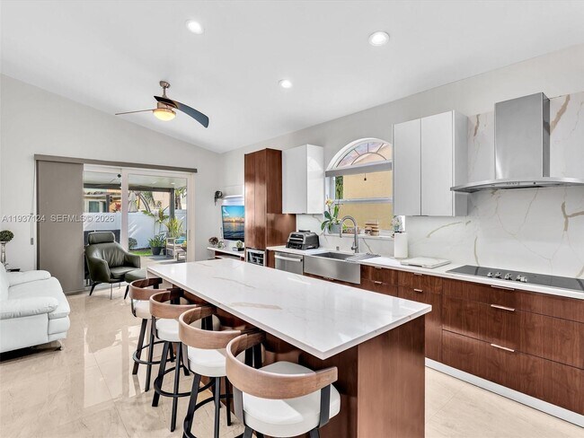 Building Photo - 357 NW 154 Ave