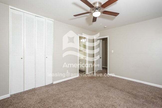 Building Photo - 102 Oakdale Dr