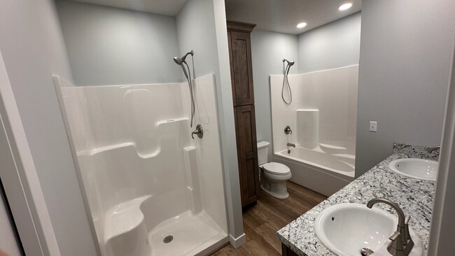 Gorgeous bathroom - 7787 N 950 E