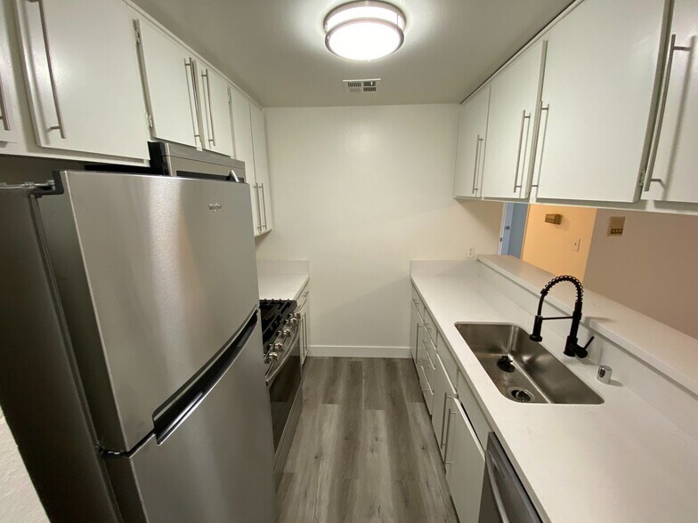 Building Photo - 3715 S Canfield Ave