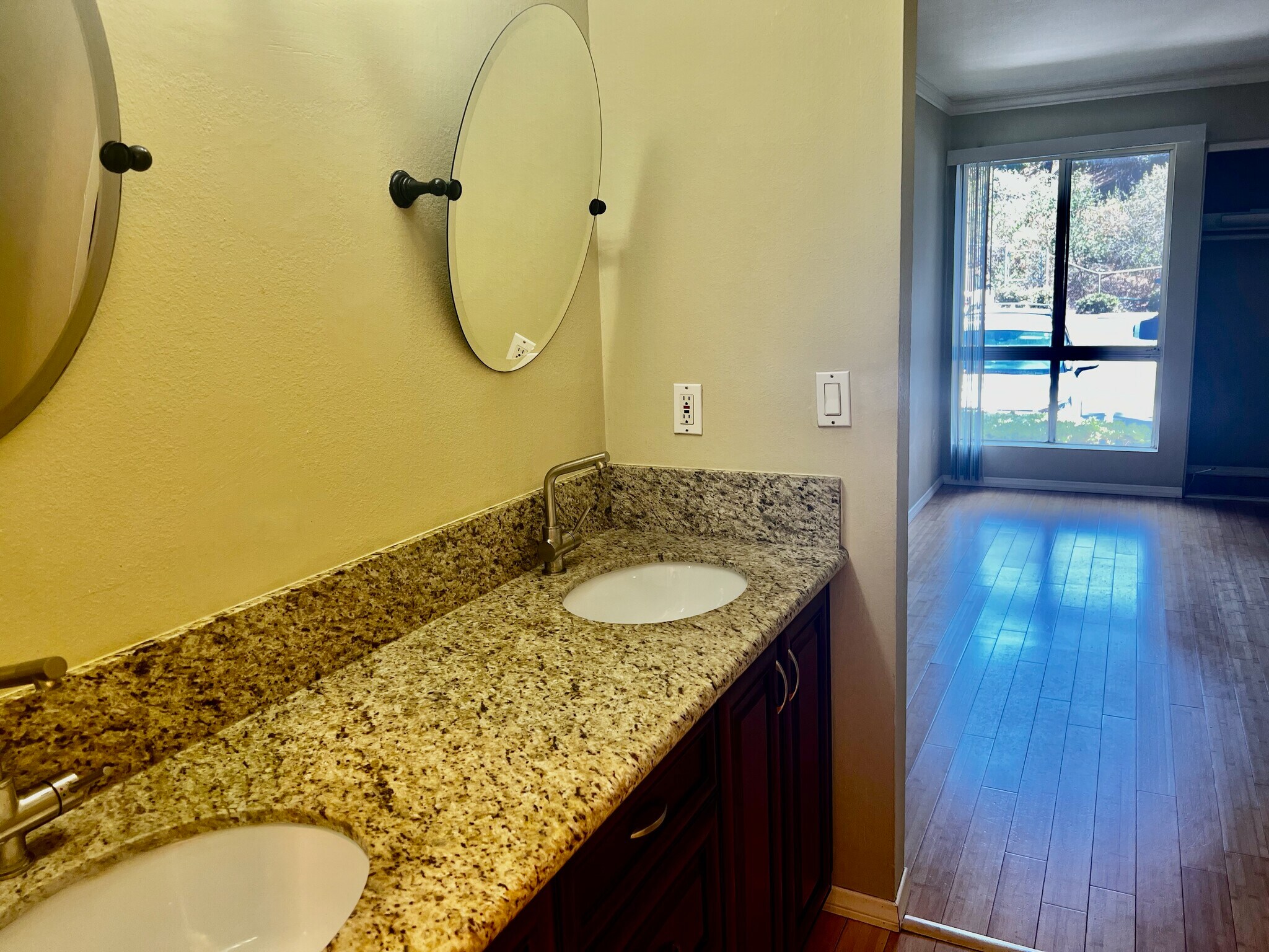 Building Photo - 1621 Hotel Cir S
