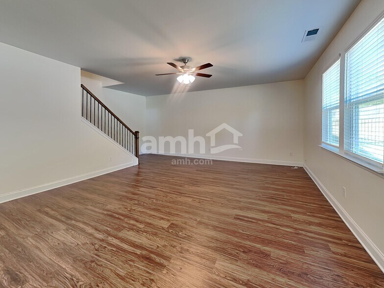 Building Photo - 129 Dog Path Trl