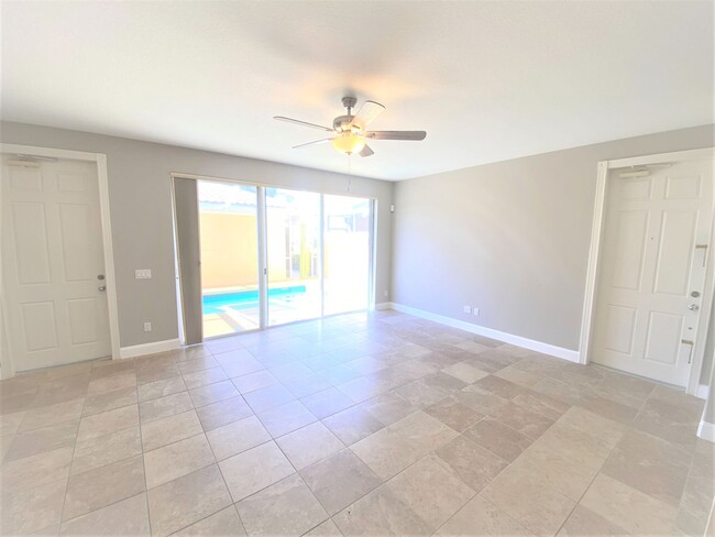 Building Photo - ** VERONA WALK ** 3 BED / 3 BATH - TOWNHOM...