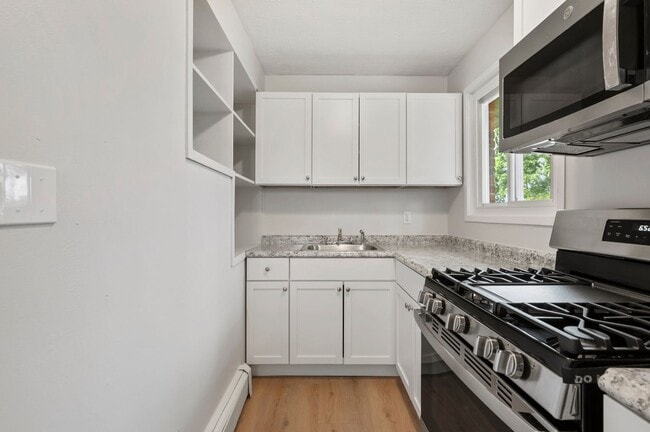 Building Photo - Gorgeous 3 bedroom home in Penn Hills avai...