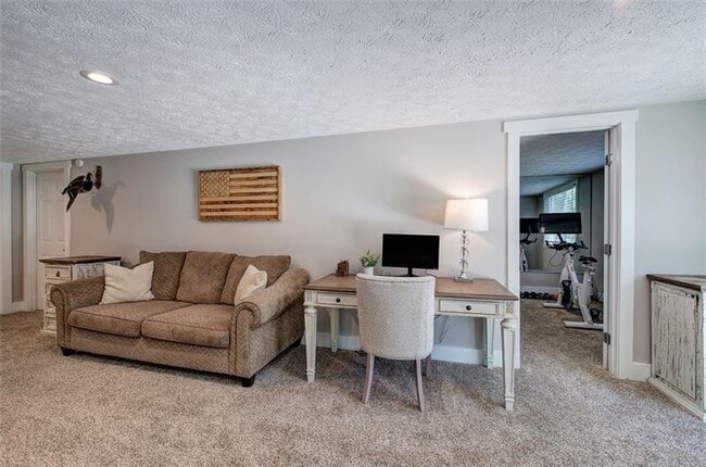 Building Photo - 3410 Holliglen Dr