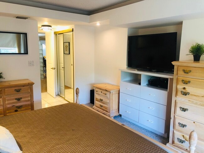 Building Photo - 3690 Inverrary Dr