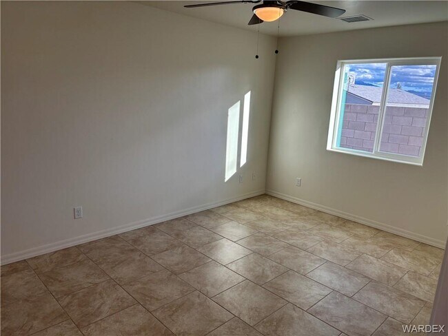 Building Photo - 981 Calumet Ave