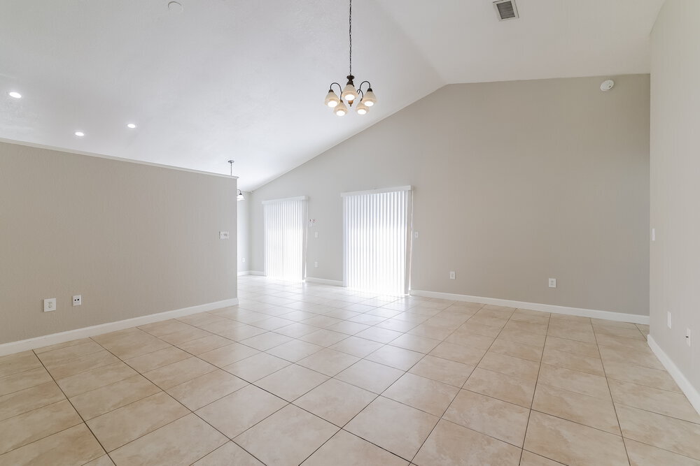 Building Photo - 2120 Cuxham Ct